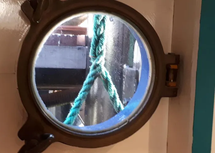 Boat & Breakfast Alhena Hotel