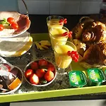 Boat & Breakfast Alhena *